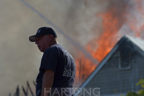 Multi-alarm Woodlawn apartment fire ©Malinda & Glenn Hartong, Hartong Digital Media llc